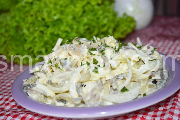 10_салат з куркою, маринованими огірками та грибами