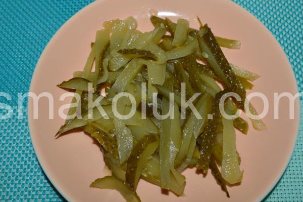 2_салат з куркою, маринованими огірками та грибами