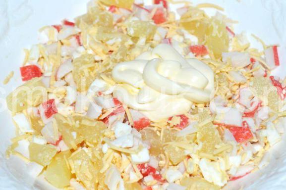 6_салат з крабовими паличками, ананасами та сиром