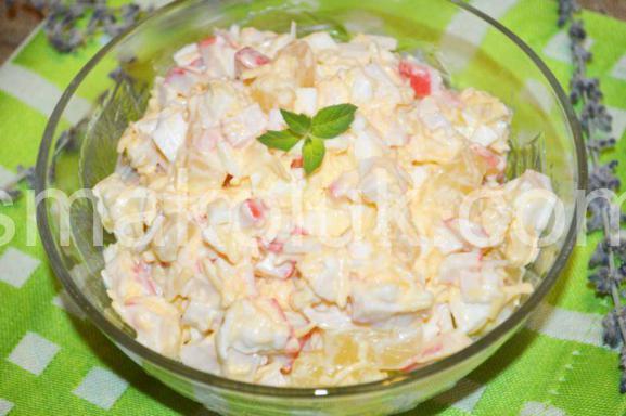 8 _салат з крабовими паличками, ананасами та сиром