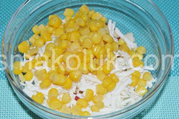 салат з яблуком, кукурудзою та плавленим сиром 6_салат з яблуком, кукурудзою та плавленим сиром