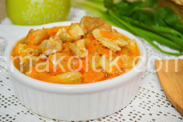 2_курка, тушкована з цибулею та морквою
