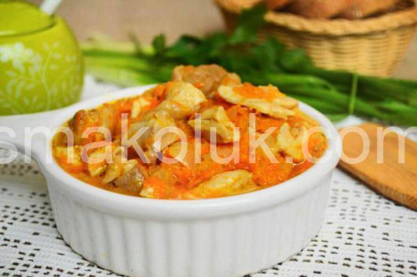 3_курка, тушкована з цибулею та морквою
