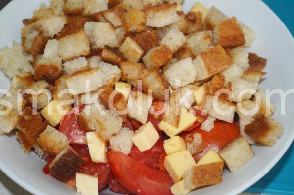 7_салат із сухариками, помідорами та сиром 