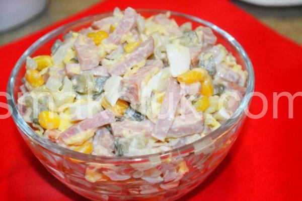 10_салат з шинкою, кукурудзою та маринованими огірками
