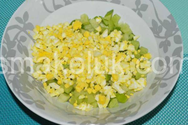 3_салат із зеленої редьки з кукурудзою