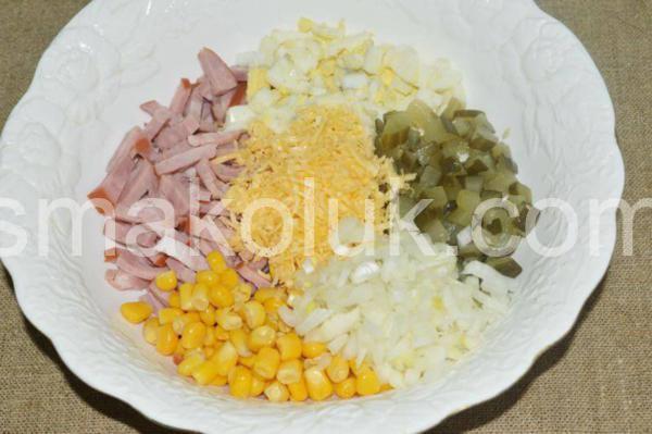 7_салат з шинкою, кукурудзою та маринованими огірками