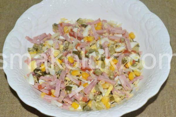 8_салат з шинкою, кукурудзою та маринованими огірками