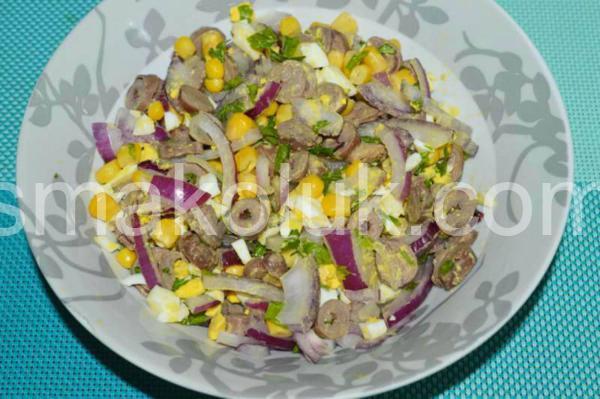 салат із курячих сердець з маринованою цибулею та кукурудзою 9_салат із курячих сердець з маринованою цибулею та кукурудзою