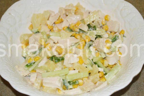7_салат з куркою, ананасами та кукурудзою