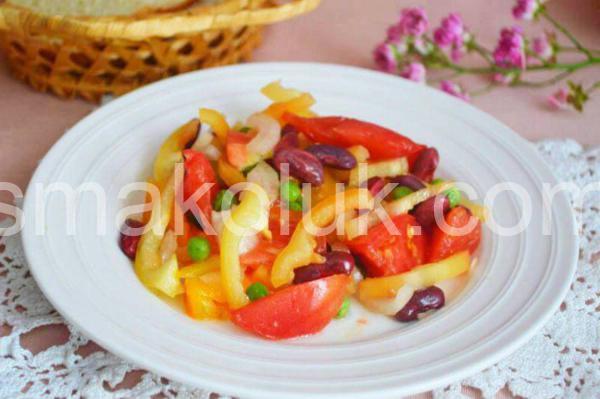салат з квасолею, помідорами, перцем та горошком 9_салат з квасолею, помідорами, перцем та горошком